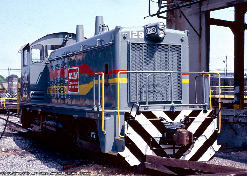 Seaboard Coast Line SW7 #129, one of the few early model switchers to be repainted into "Family Lines" scheme, 